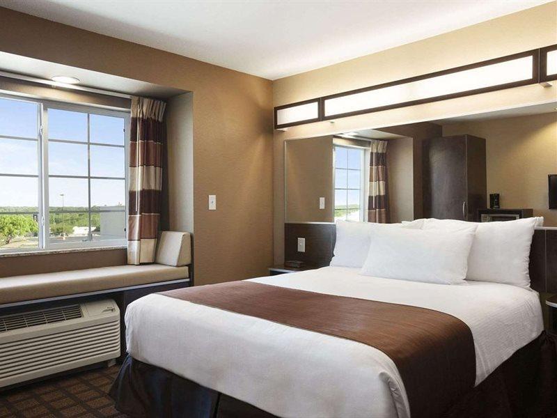 Microtel & Hotel 3*